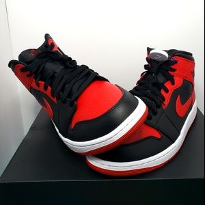 Air Jordan 1 Mid 'Banned'